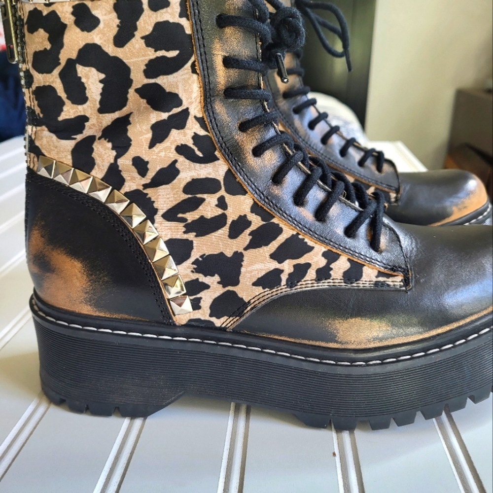 Steve Madden Women's "Activated" Lace Up Combat Boots Size 8